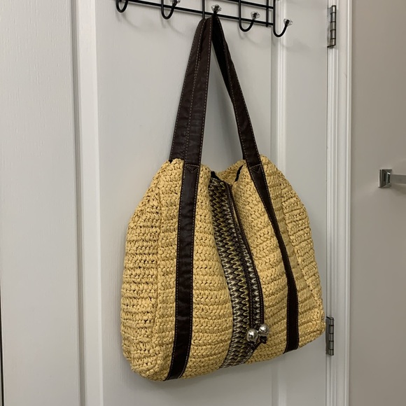 2-in-1 New York & Company Straw Convertable Bag - Picture 4 of 17